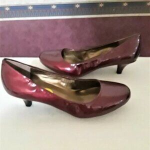 Me Too Shinny Maroon Classic Low Heel Pumps Size 9M NEW